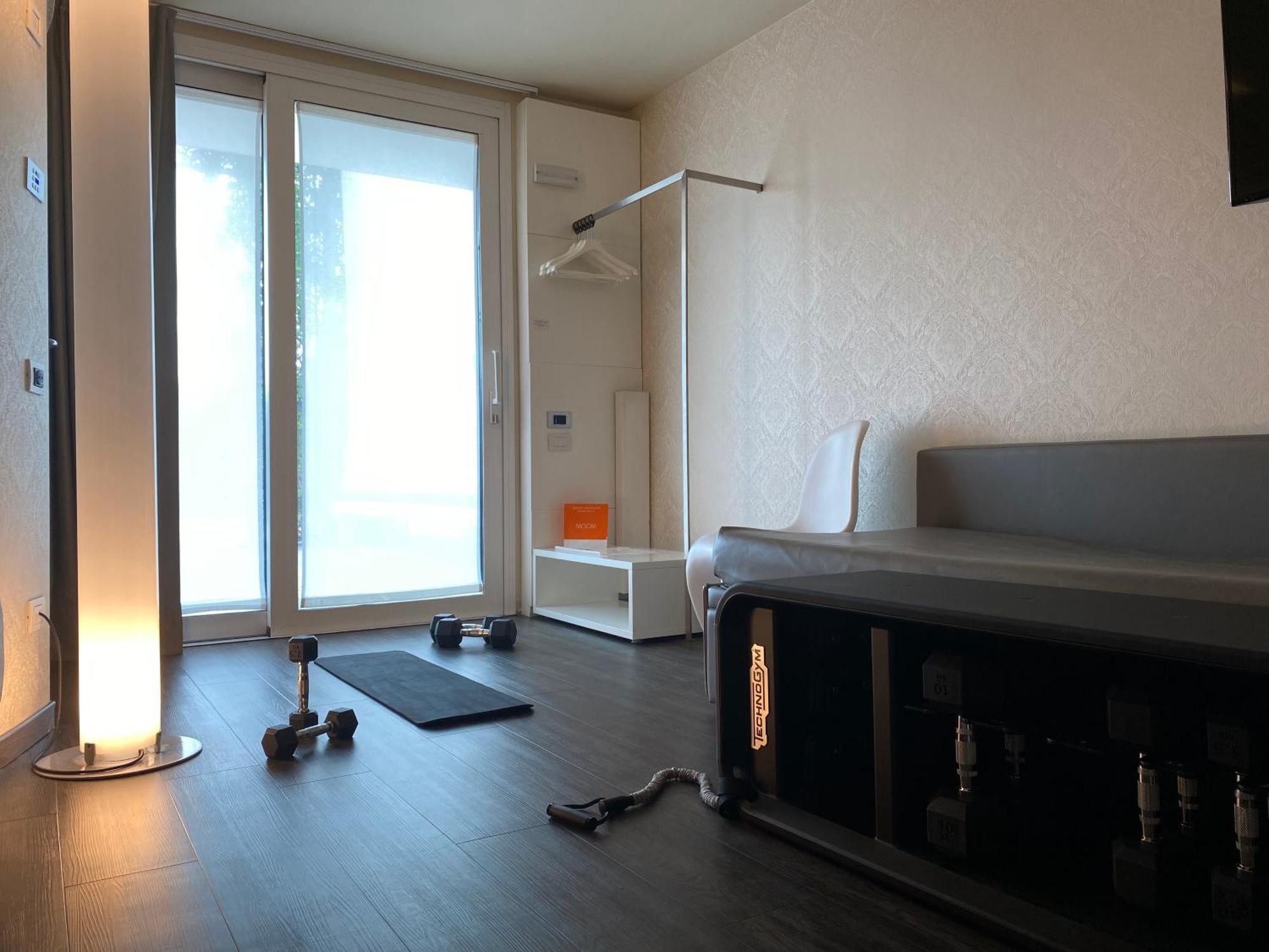 Mo.Om Hotel Olgiate Olona Esterno foto