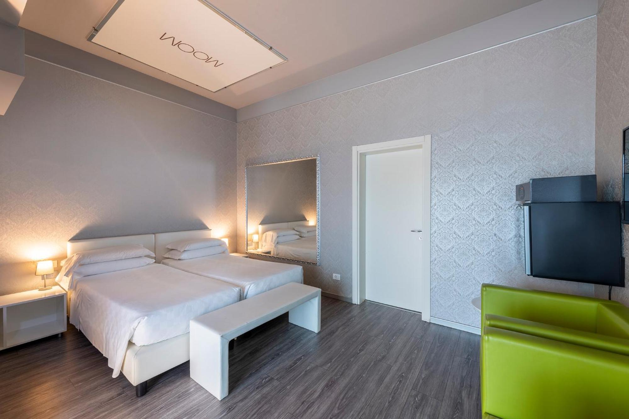 Mo.Om Hotel Olgiate Olona Esterno foto