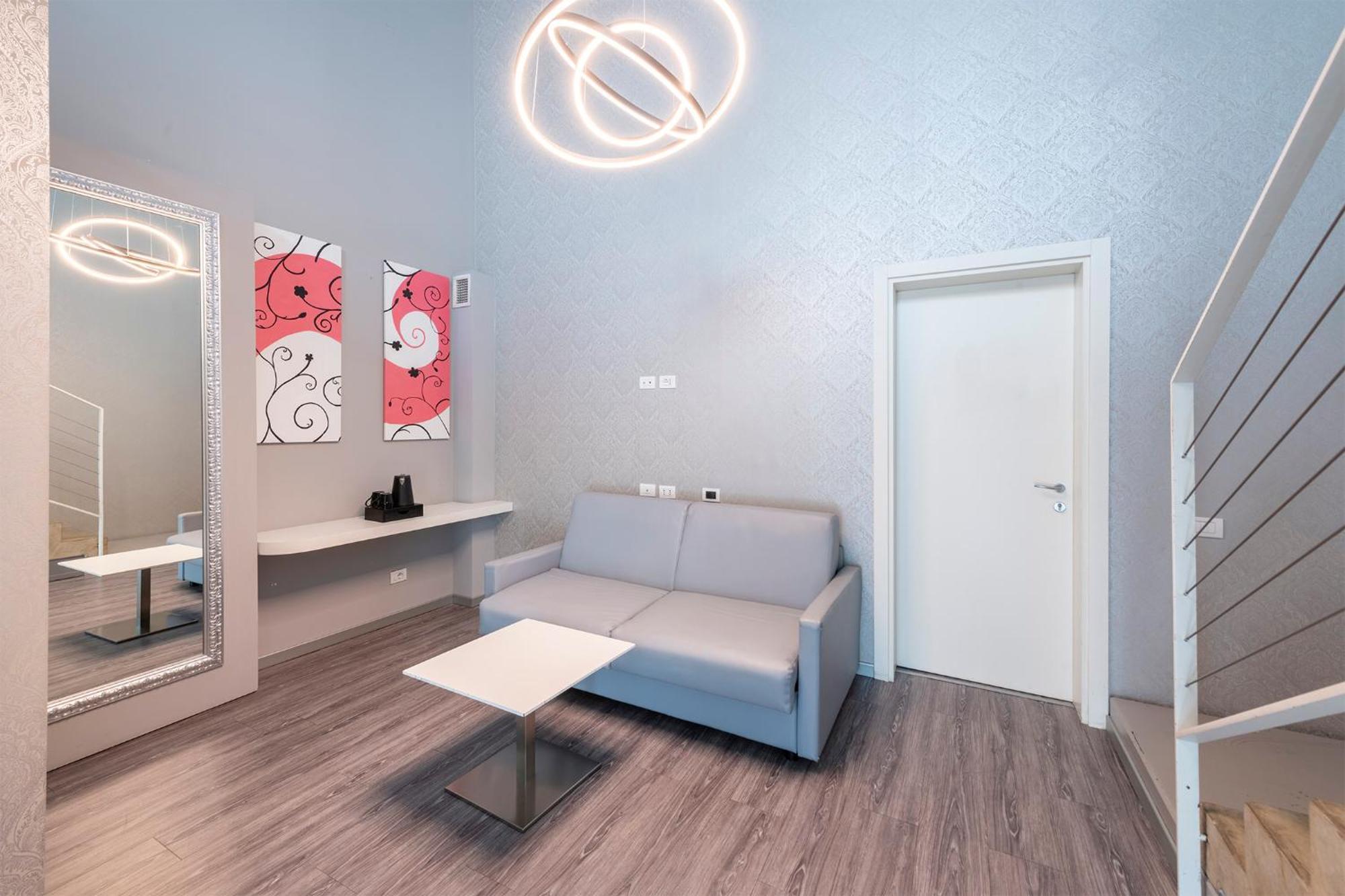 Mo.Om Hotel Olgiate Olona Esterno foto