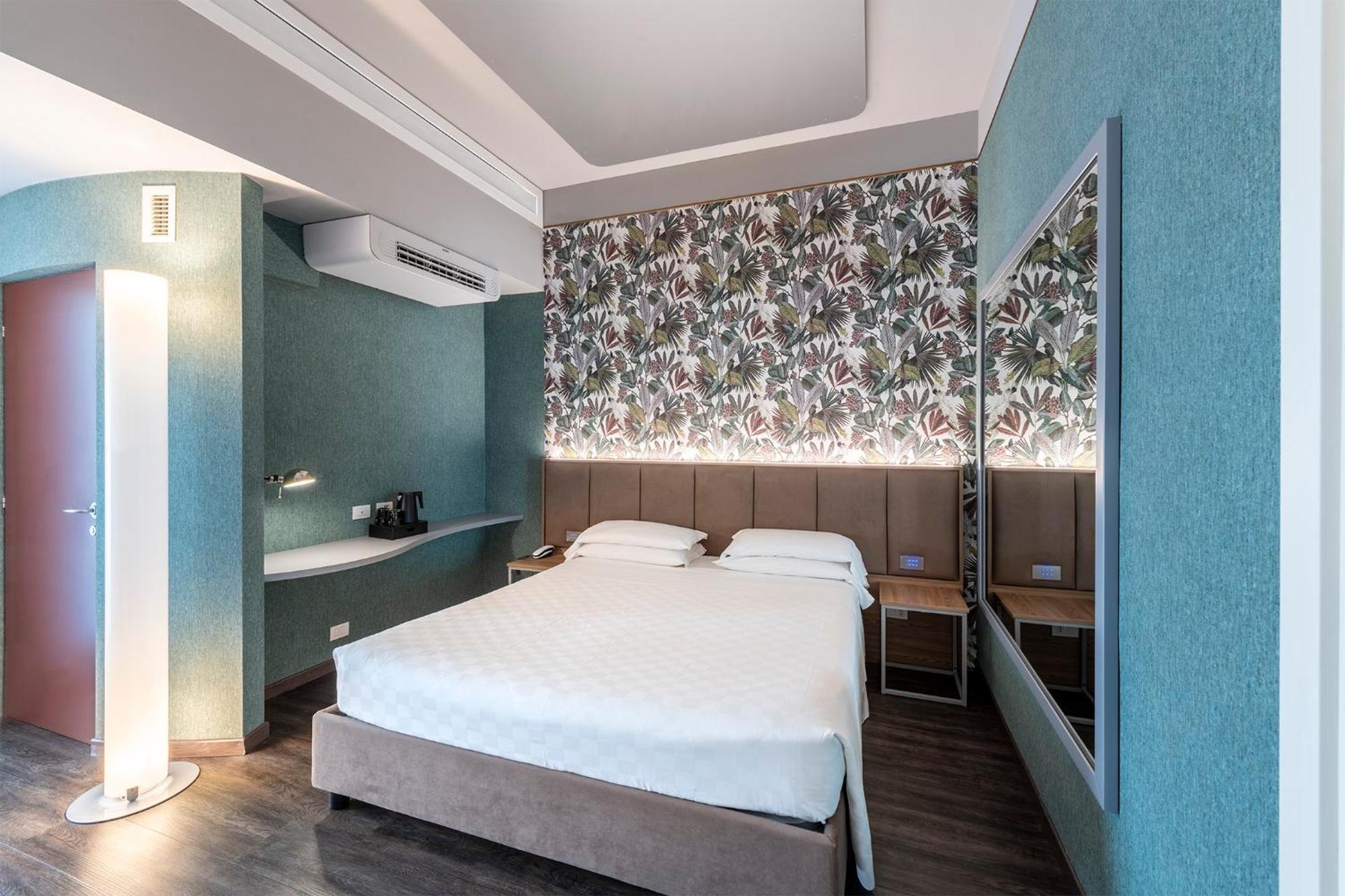Mo.Om Hotel Olgiate Olona Esterno foto